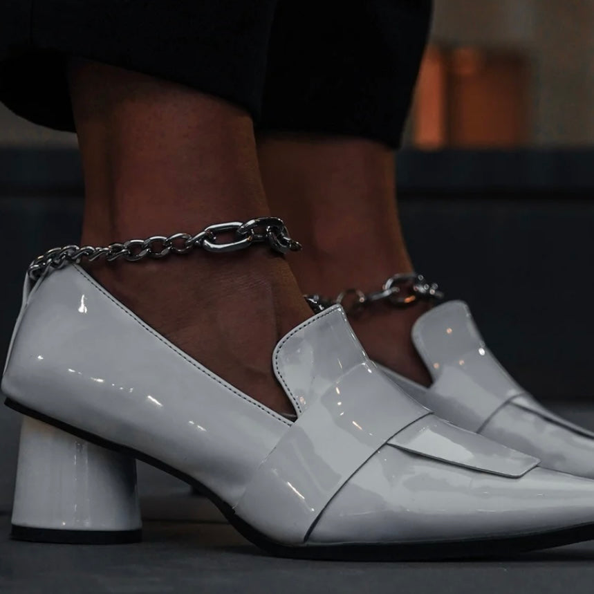 Silvery chained